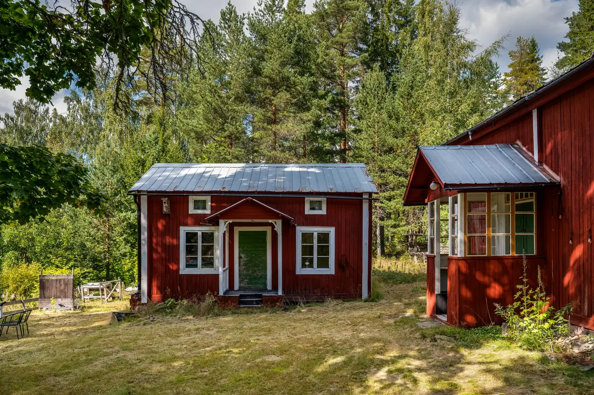 19th-century-forest-cottage-2-hours-north-of-stockholm-cheapscandihomes
