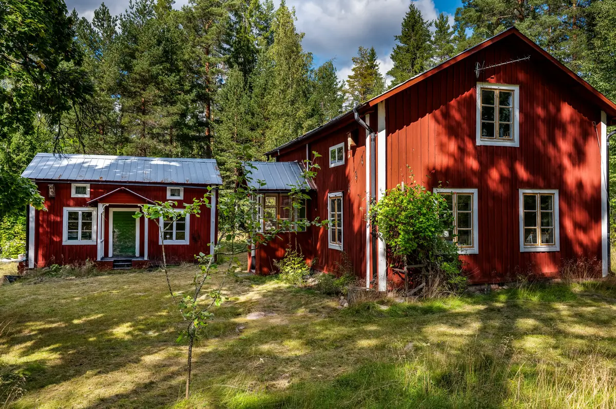 19th-century-forest-cottage-2-hours-north-of-stockholm-cheapscandihomes