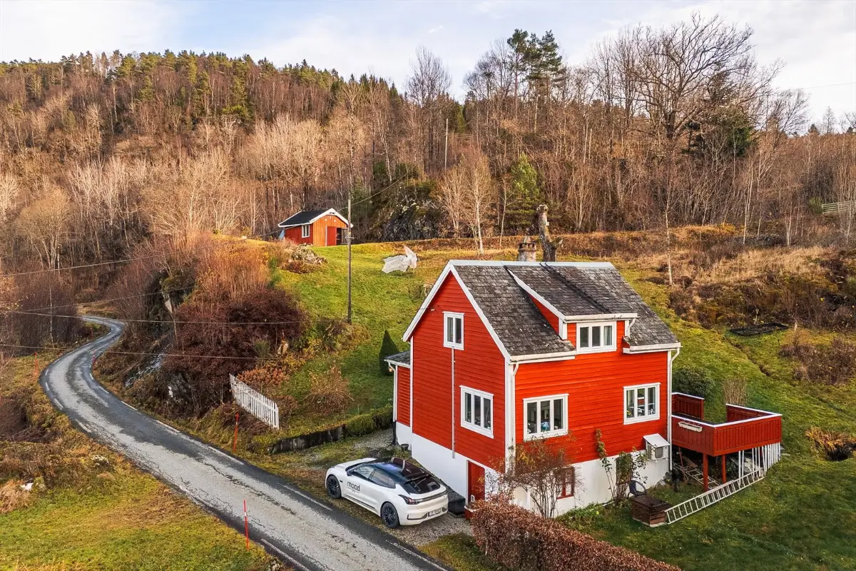 cozy-house-scenic-location-norway-cheapscandihomes
