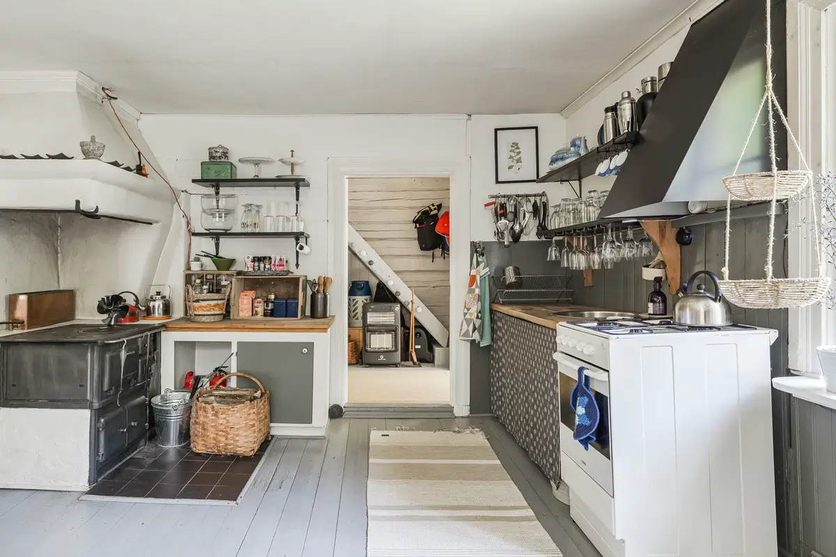 peaceful-scenic-18th-century-house-sweden-cheapscandihomes