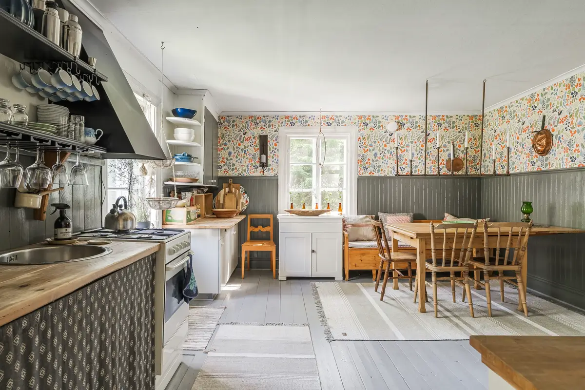 peaceful-scenic-18th-century-house-sweden-cheapscandihomes