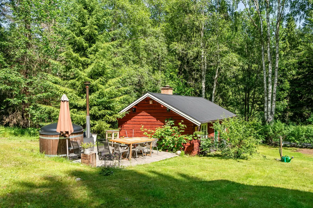 peaceful-scenic-18th-century-house-sweden-cheapscandihomes