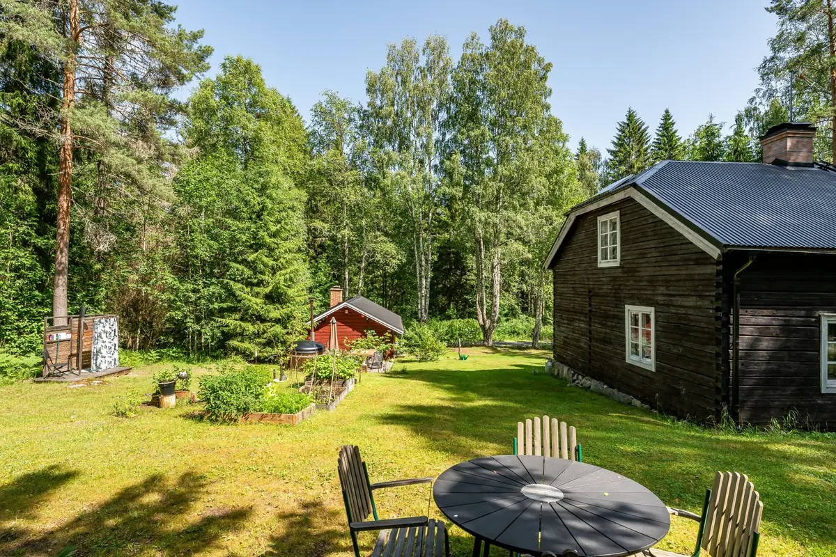 peaceful-scenic-18th-century-house-sweden-cheapscandihomes