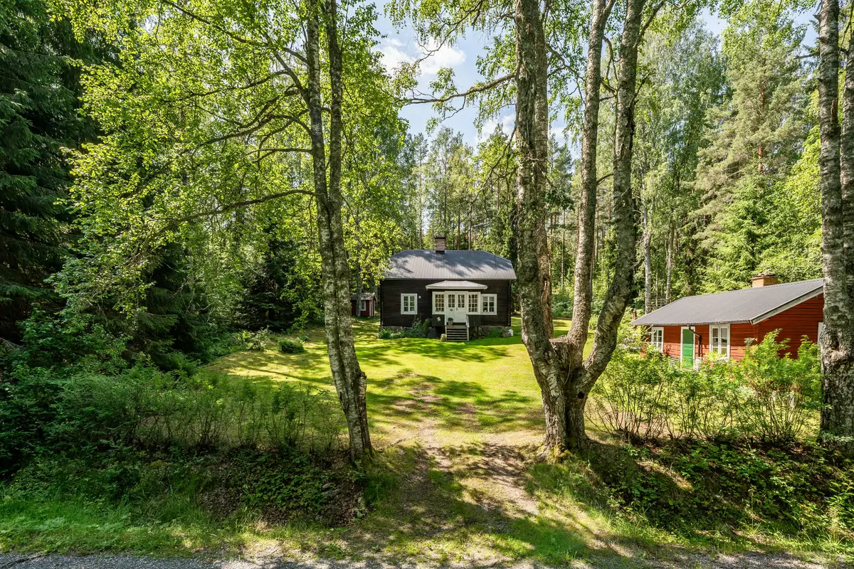 peaceful-scenic-18th-century-house-sweden-cheapscandihomes