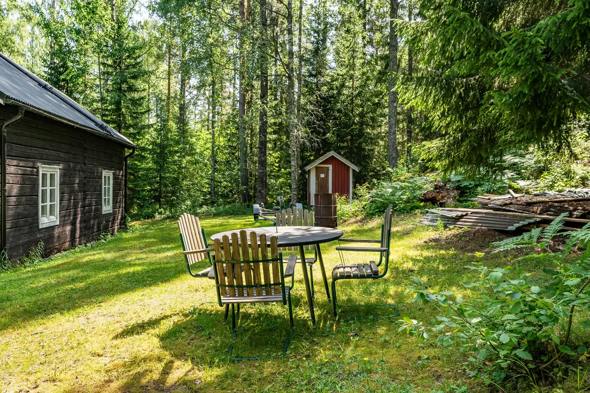 peaceful-scenic-18th-century-house-sweden-cheapscandihomes