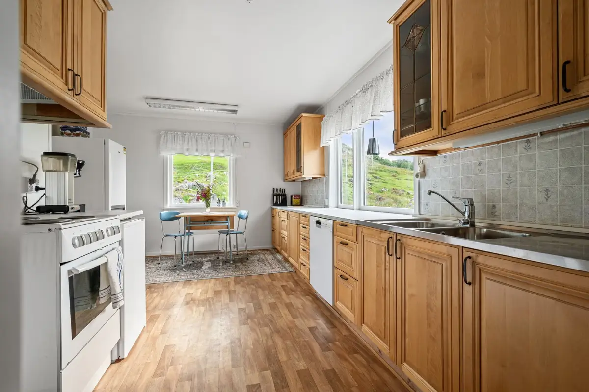 rural-secluded-seaside-house-lofoten-norway-cheapscandihomes