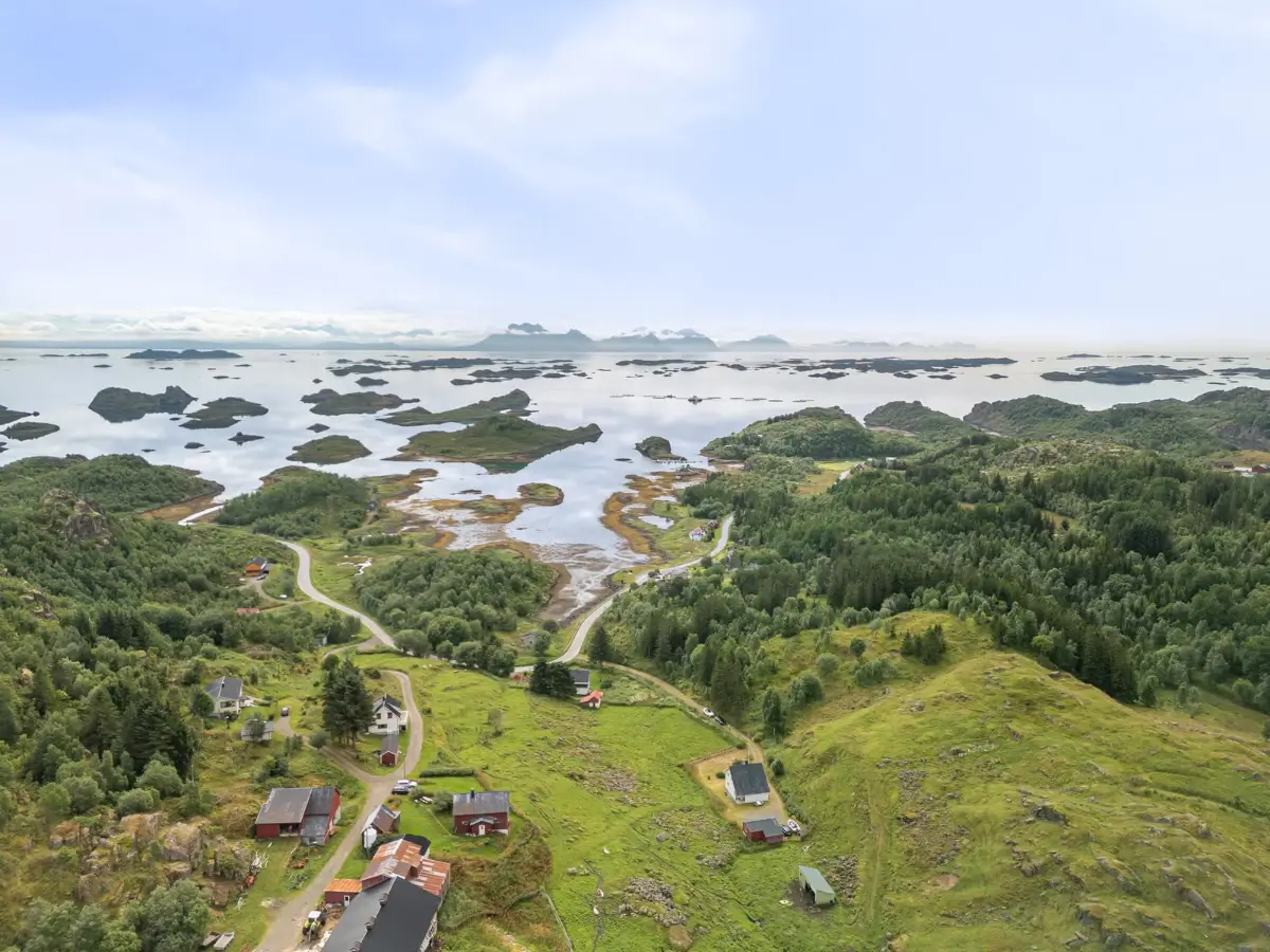 rural-secluded-seaside-house-lofoten-norway-cheapscandihomes