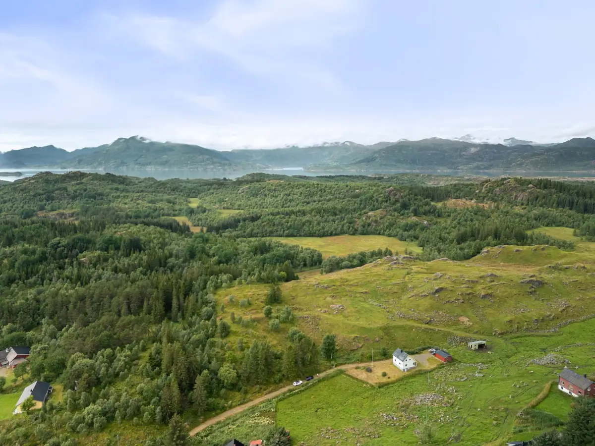 rural-secluded-seaside-house-lofoten-norway-cheapscandihomes