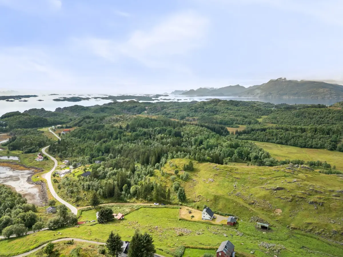 rural-secluded-seaside-house-lofoten-norway-cheapscandihomes