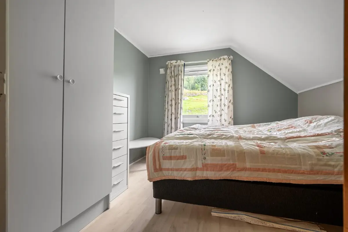 rural-secluded-seaside-house-lofoten-norway-cheapscandihomes