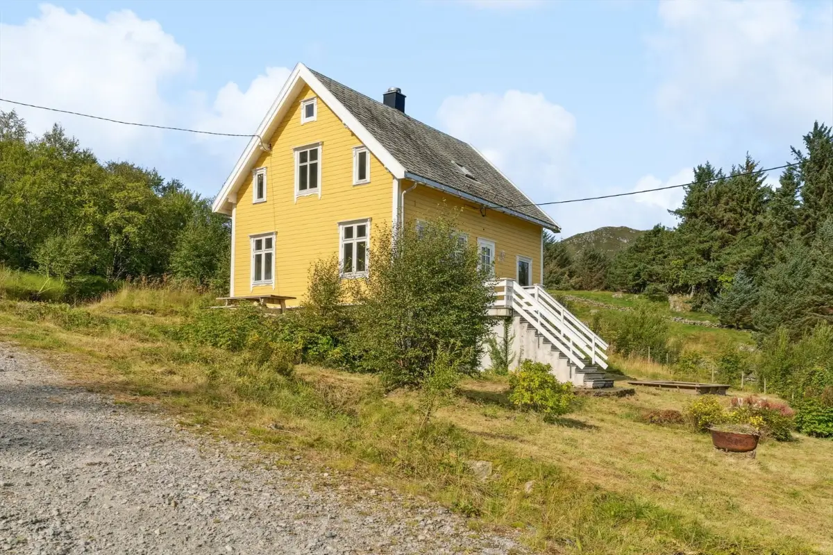 small-1920s-farm-west-coast-norway-cheapscandihomes