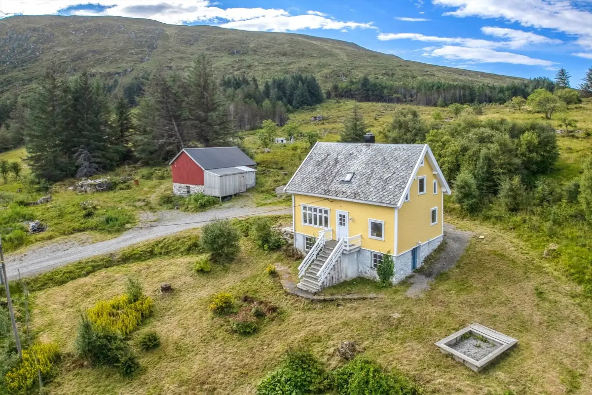 small-1920s-farm-west-coast-norway-cheapscandihomes