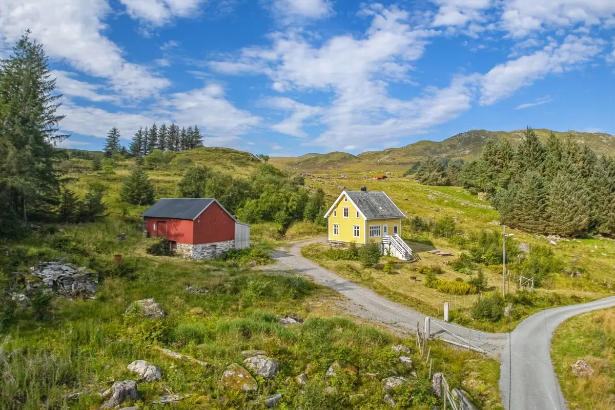 small-1920s-farm-west-coast-norway-cheapscandihomes