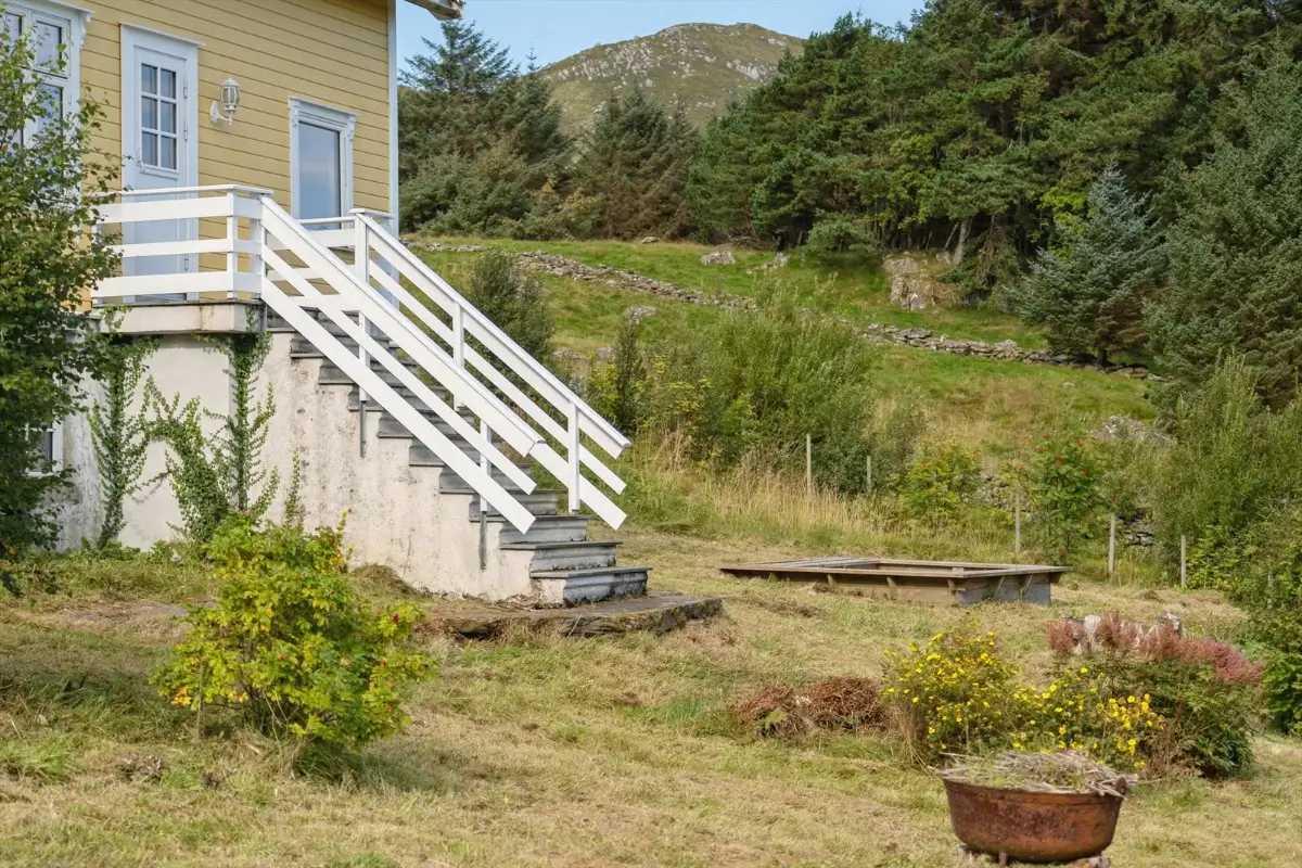 small-1920s-farm-west-coast-norway-cheapscandihomes