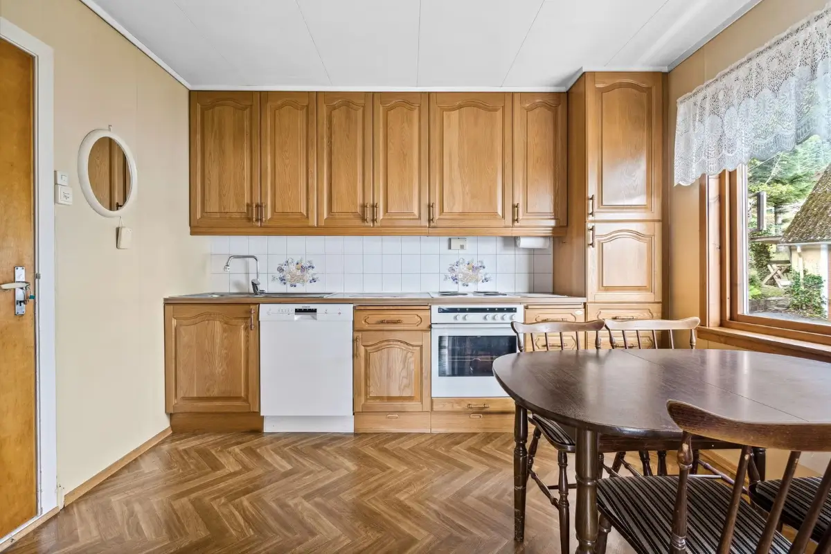 spacious-family-home-sea-views-norwegian-island-cheapscandihomes