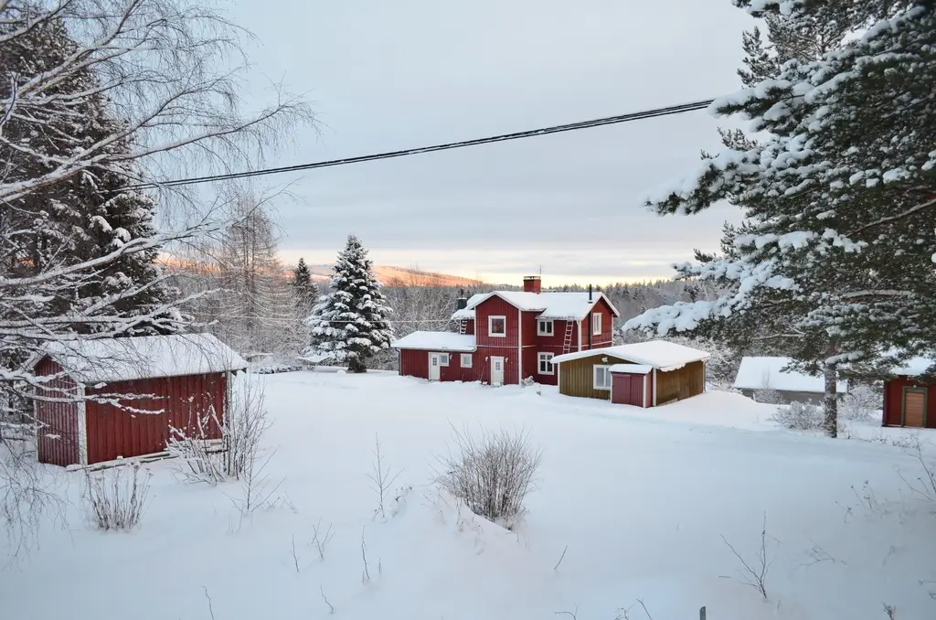timber-home-river-views-north-sweden-cheapscandihomes