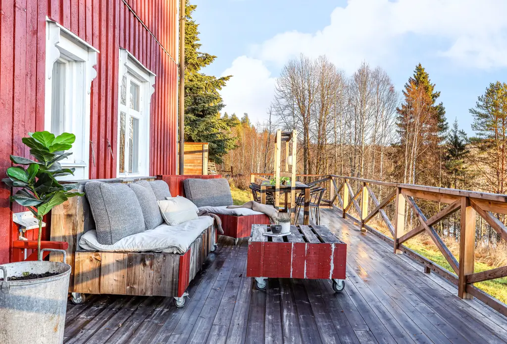 timber-home-river-views-north-sweden-cheapscandihomes