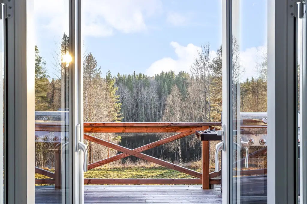 timber-home-river-views-north-sweden-cheapscandihomes