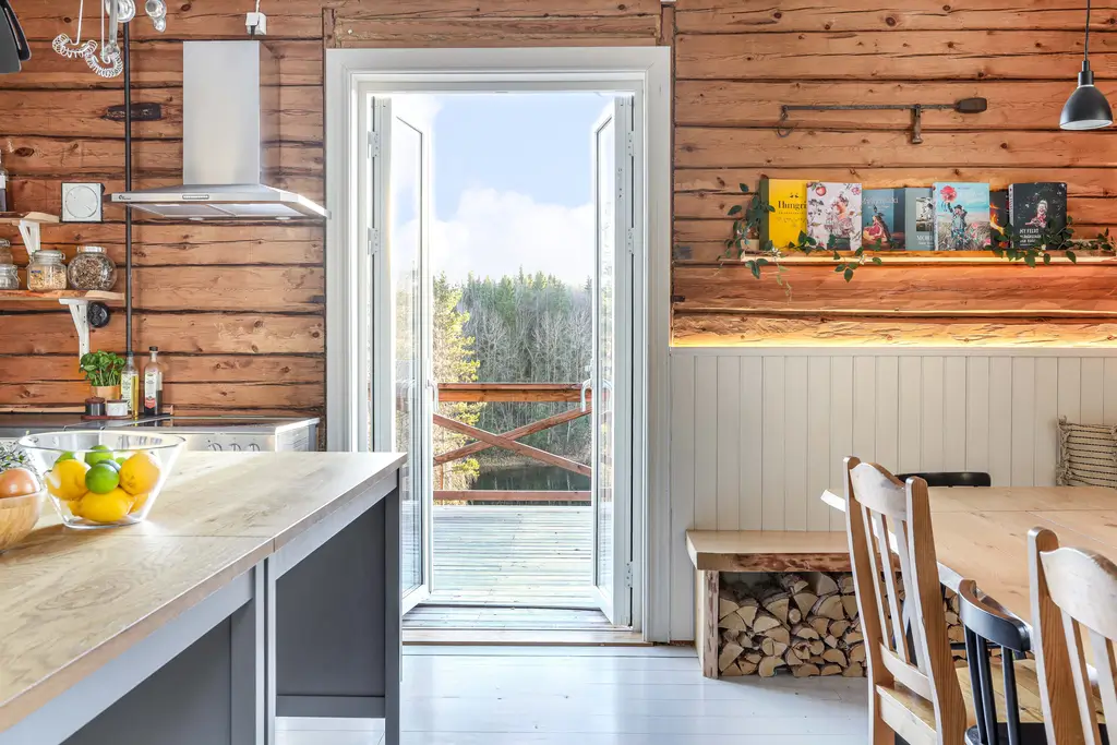 timber-home-river-views-north-sweden-cheapscandihomes