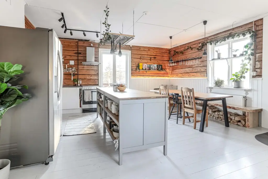 timber-home-river-views-north-sweden-cheapscandihomes