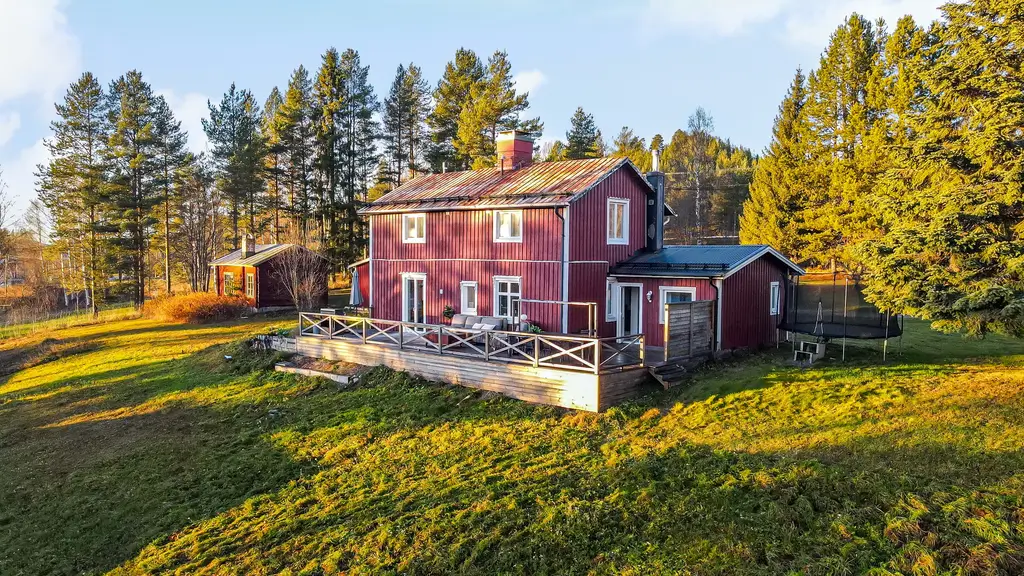 timber-home-river-views-north-sweden-cheapscandihomes