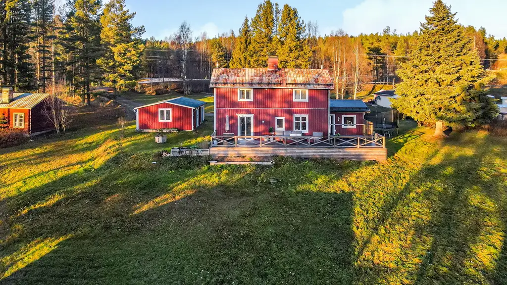 timber-home-river-views-north-sweden-cheapscandihomes