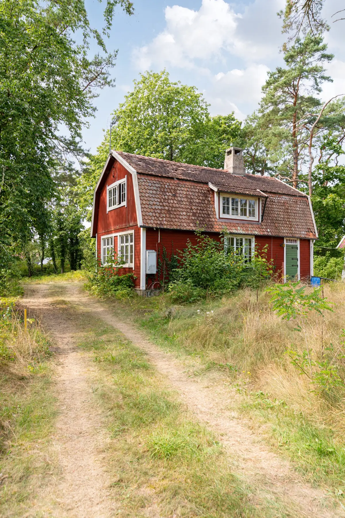 traditional-early-20th-century-house-sweden-cheapscandihomes