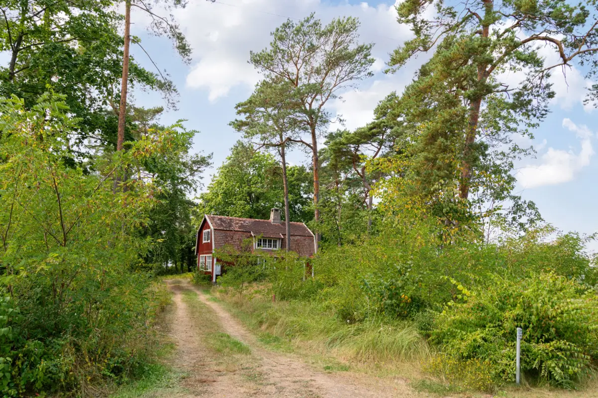 traditional-early-20th-century-house-sweden-cheapscandihomes