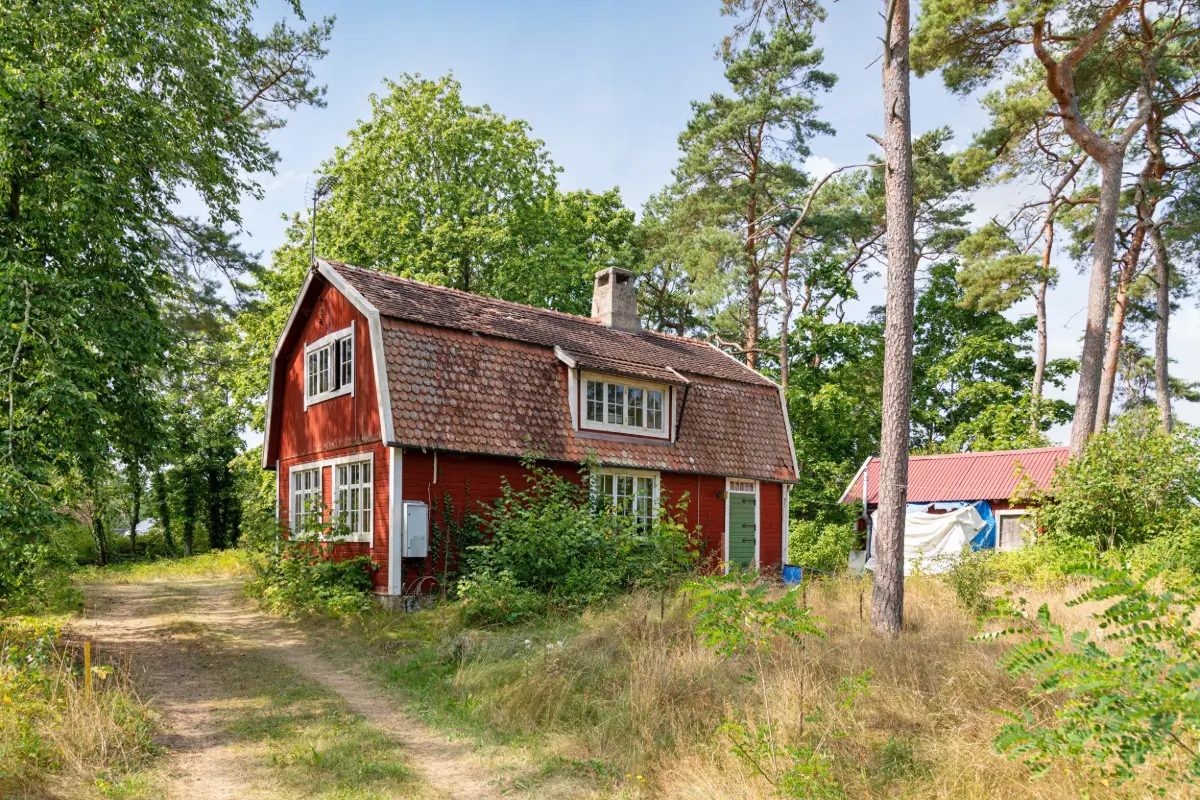 traditional-early-20th-century-house-sweden-cheapscandihomes