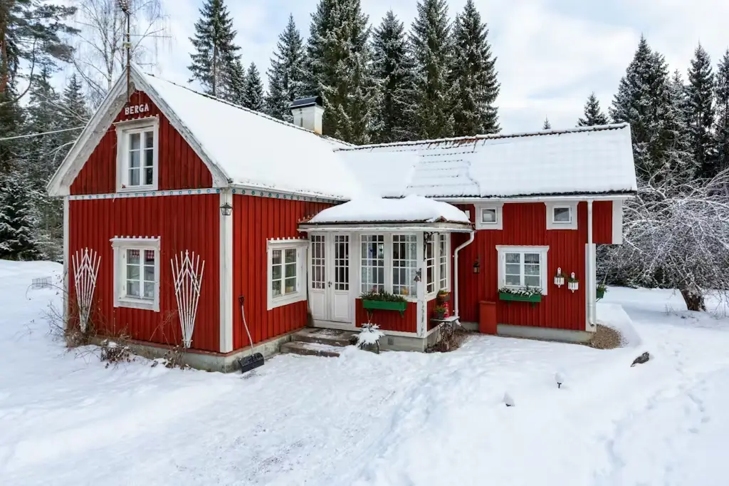 cozy-19th-century-country-house-central-sweden-cheapscandihomes