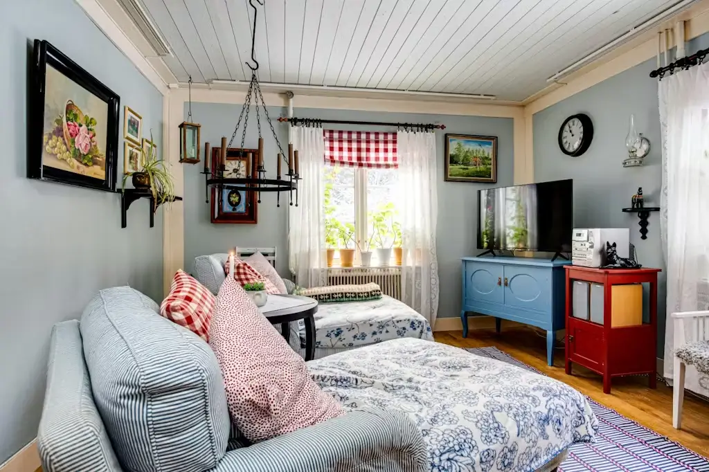 cozy-19th-century-country-house-central-sweden-cheapscandihomes