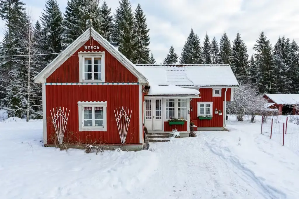 cozy-19th-century-country-house-central-sweden-cheapscandihomes