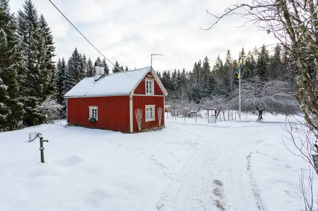 cozy-19th-century-country-house-central-sweden-cheapscandihomes