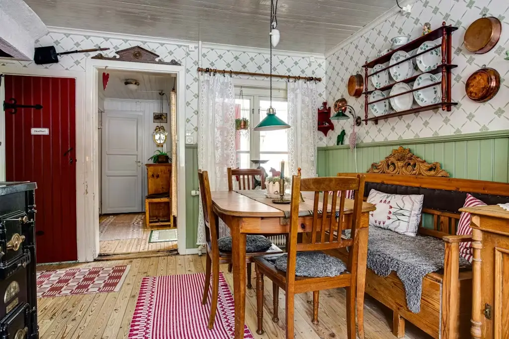 cozy-19th-century-country-house-central-sweden-cheapscandihomes
