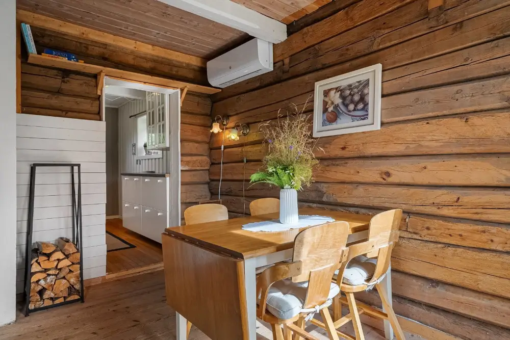 cozy-log-house-west-coast-norway-cheapscandihomes