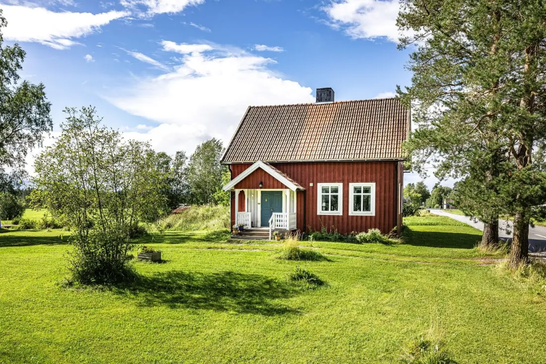 early-20th-century-home-with-guest-house-central-sweden-cheapscandihomes