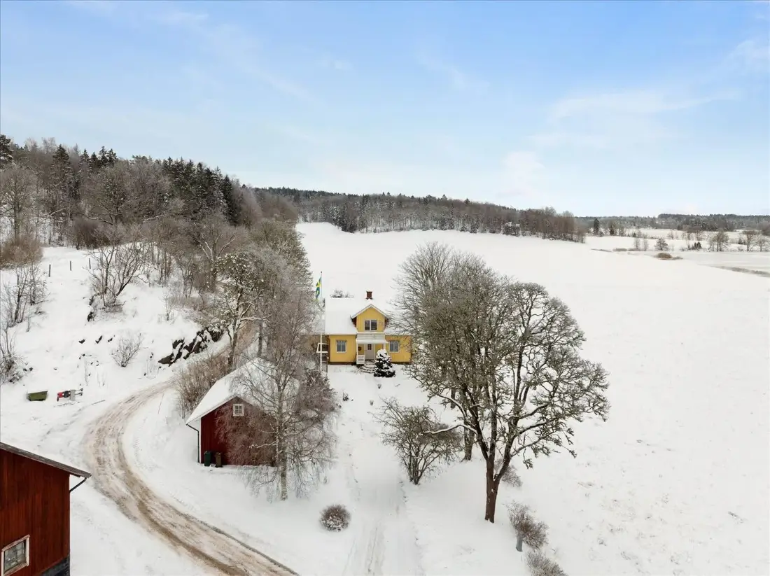 lakeside-1930s-home-west-sweden-cheapscandihomes