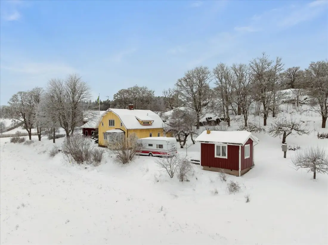 lakeside-1930s-home-west-sweden-cheapscandihomes