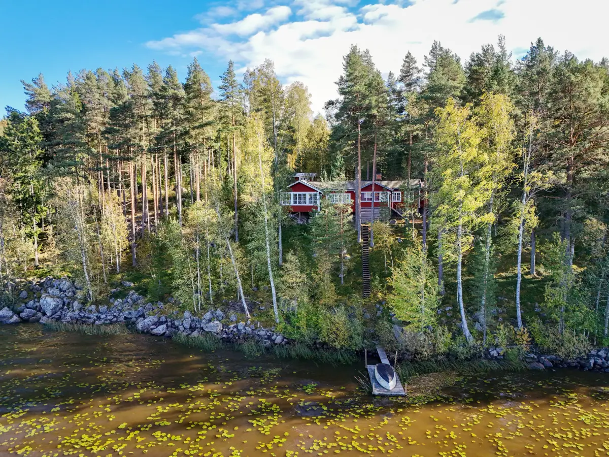lakeside-home-east-central-sweden-cheapscandihomes