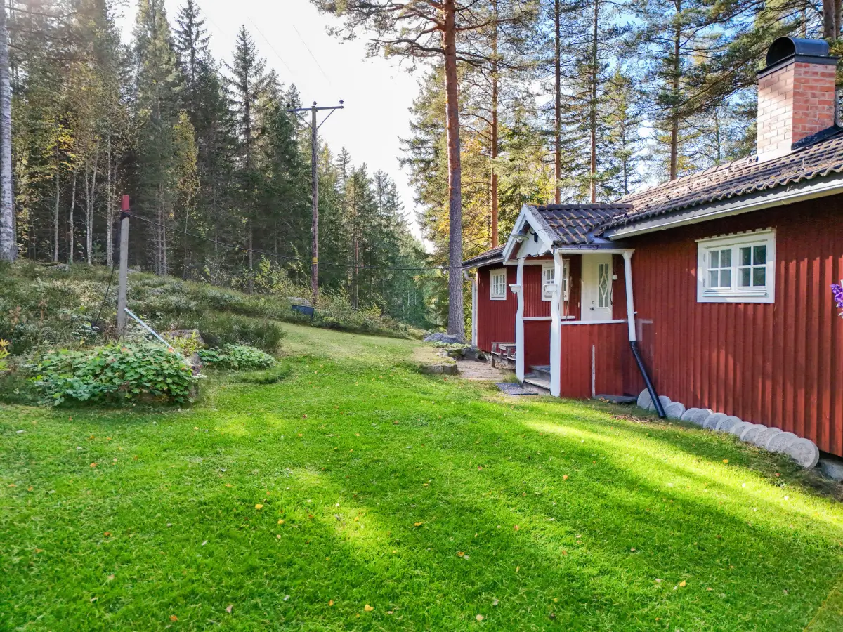 lakeside-home-east-central-sweden-cheapscandihomes