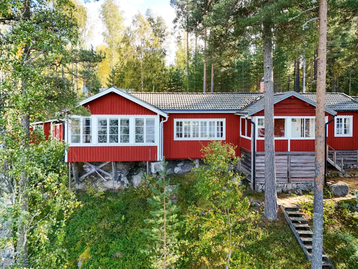 lakeside-home-east-central-sweden-cheapscandihomes