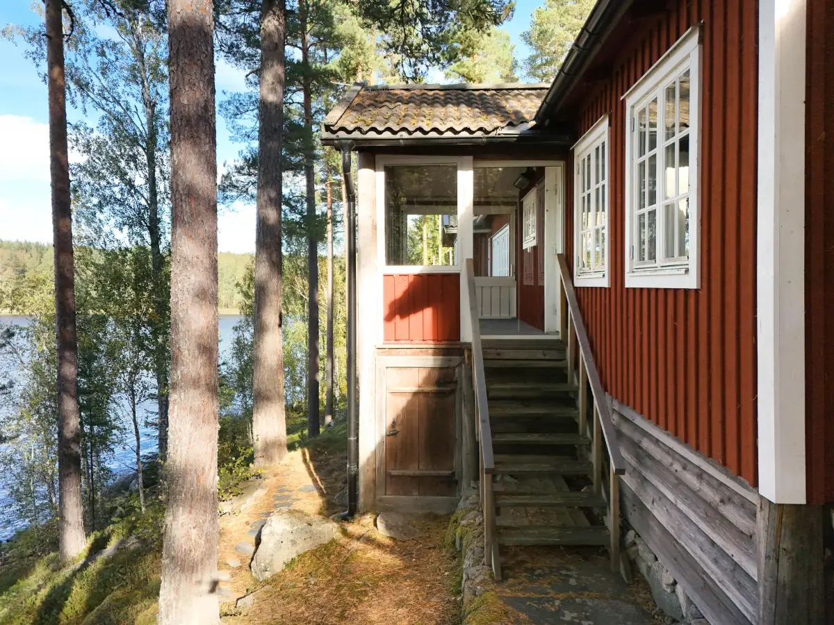 lakeside-home-east-central-sweden-cheapscandihomes