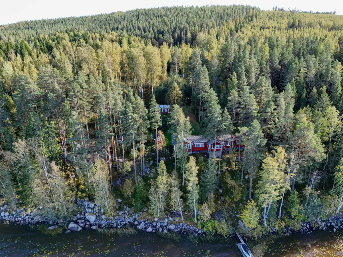 lakeside-home-east-central-sweden-cheapscandihomes