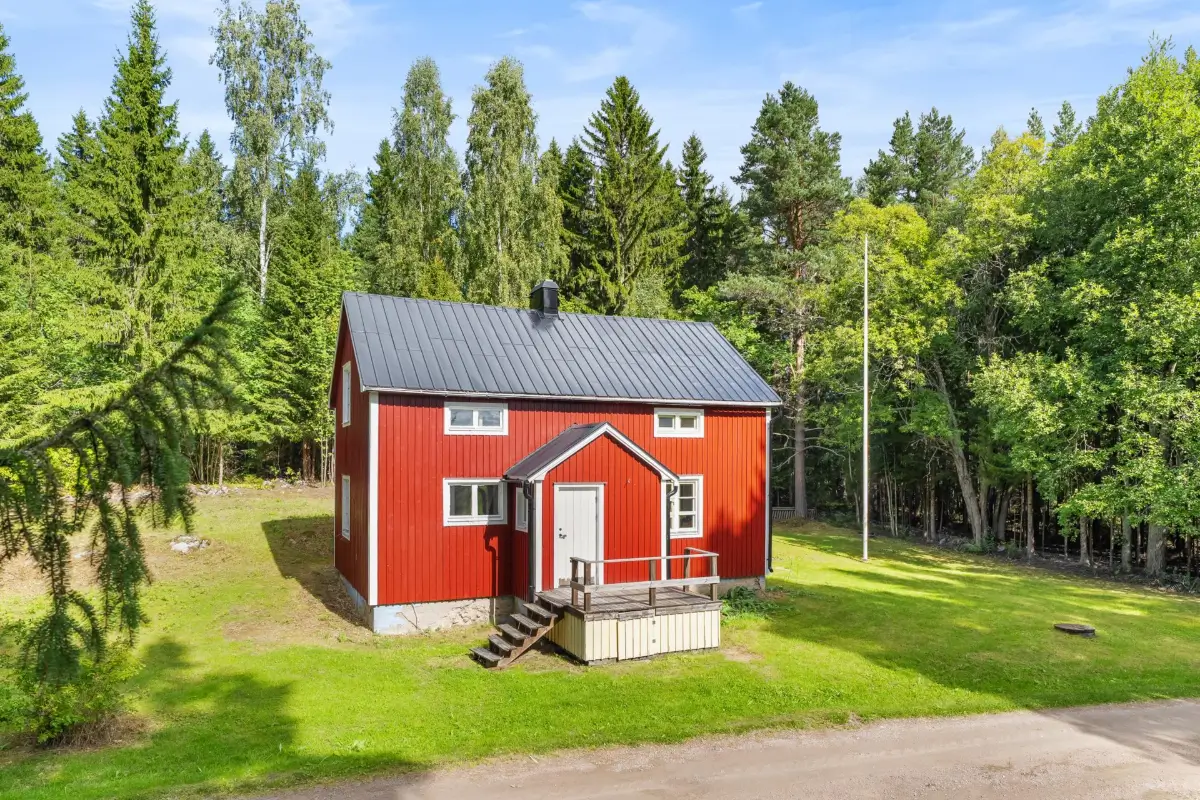 renovated-early-20th-century-cottage-north-sweden-cheapscandihomes