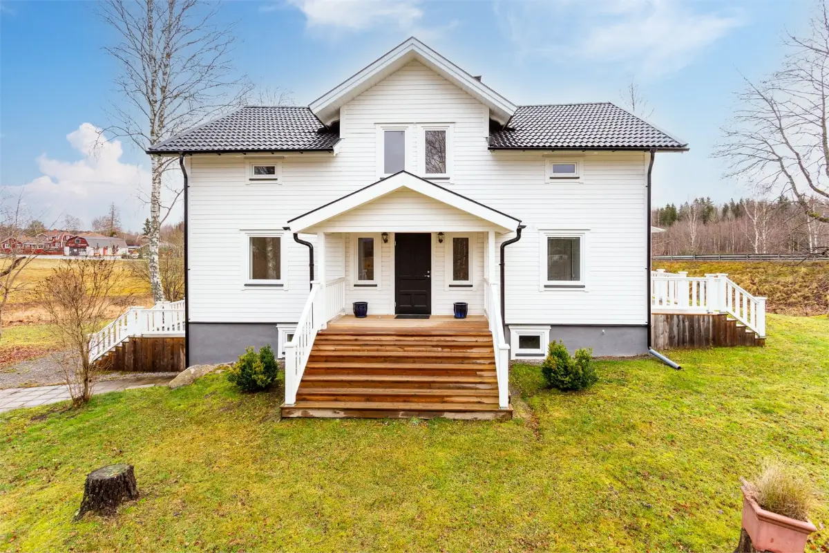 renovated-villa-1800-central-sweden-cheapscandihomes