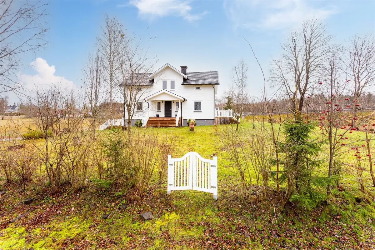renovated-villa-1800-central-sweden-cheapscandihomes