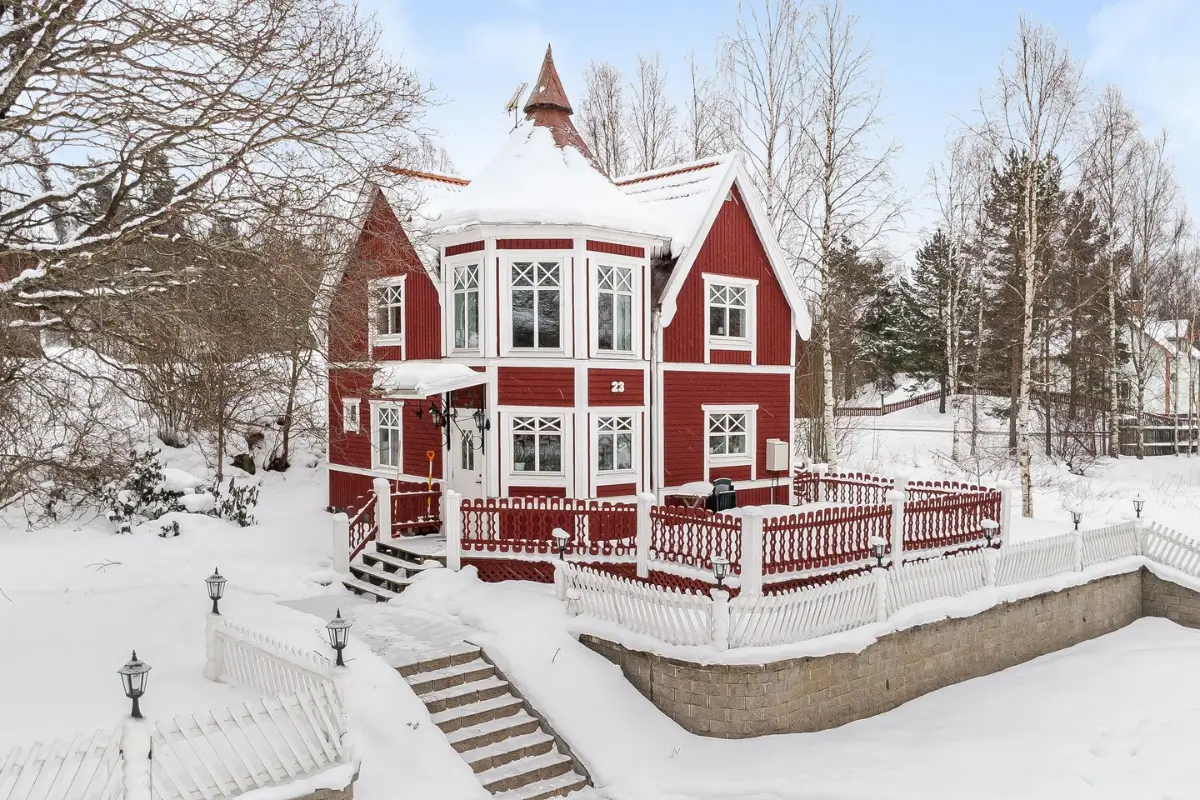 early-20th-century-house-with-tower-room-dalarna-county-cheapscandihomes
