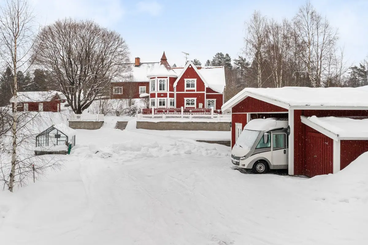 early-20th-century-house-with-tower-room-dalarna-county-cheapscandihomes