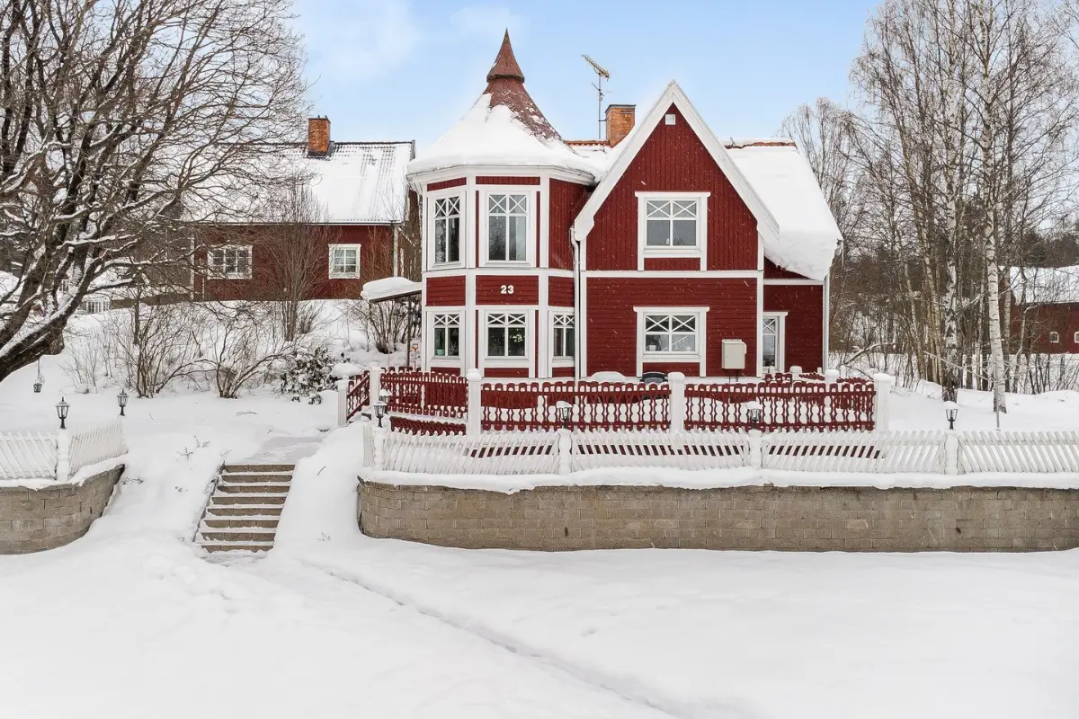 early-20th-century-house-with-tower-room-dalarna-county-cheapscandihomes