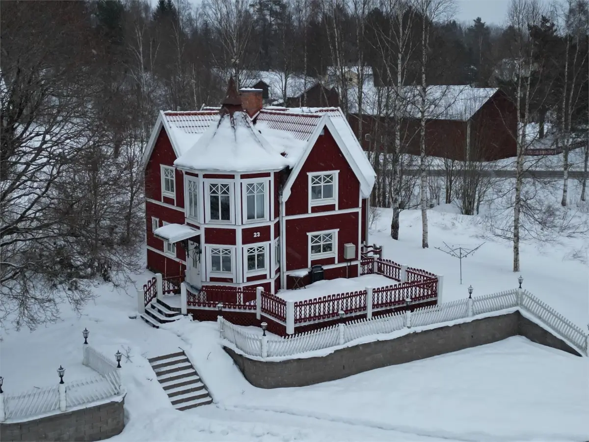 early-20th-century-house-with-tower-room-dalarna-county-cheapscandihomes
